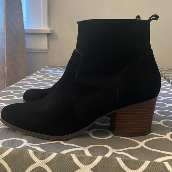 Genuine suede booties are in good condition. - Picture 4 of 4
